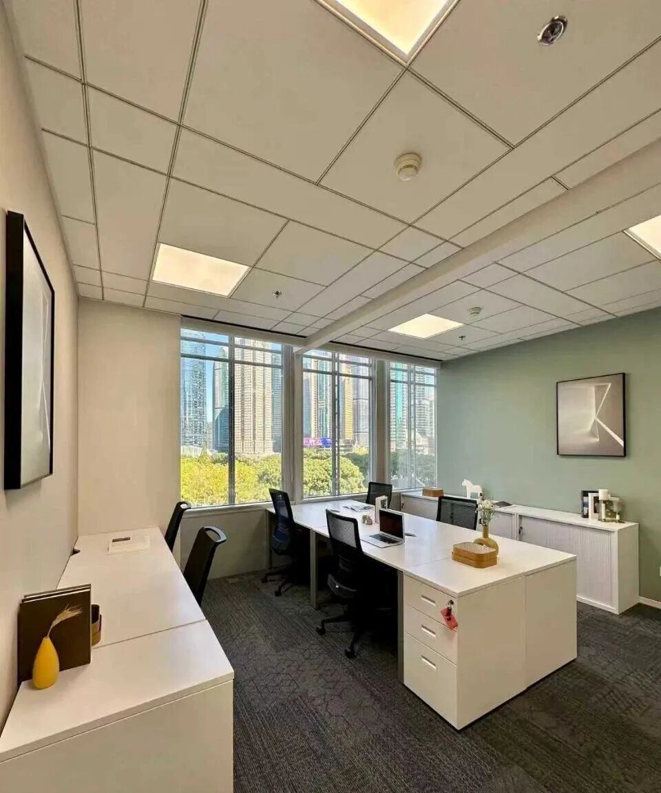 金茂大厦Regus 1人独立办公室实景
